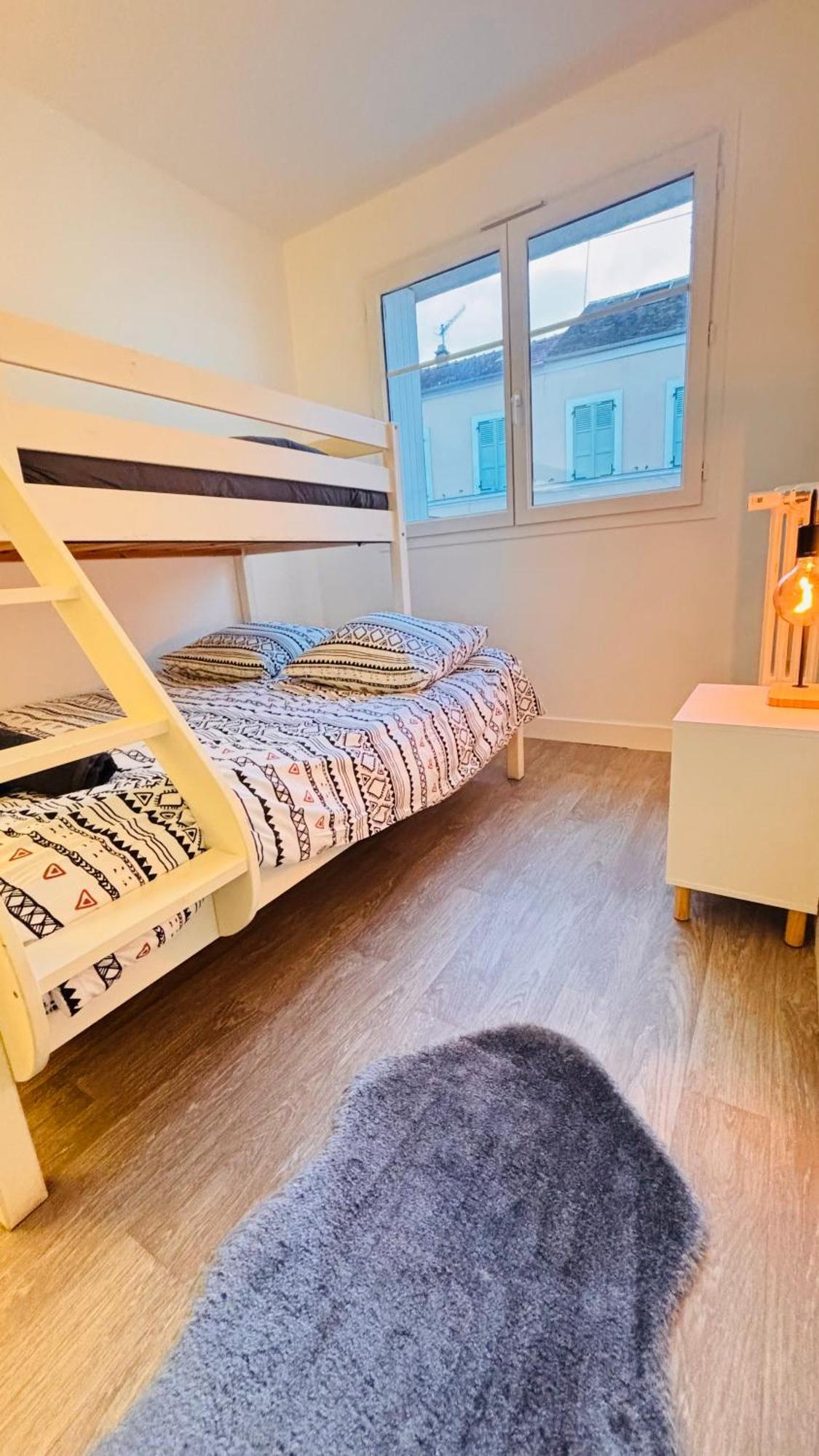 Le Coin Soleil - Netflix - Insead * Fontainebleau